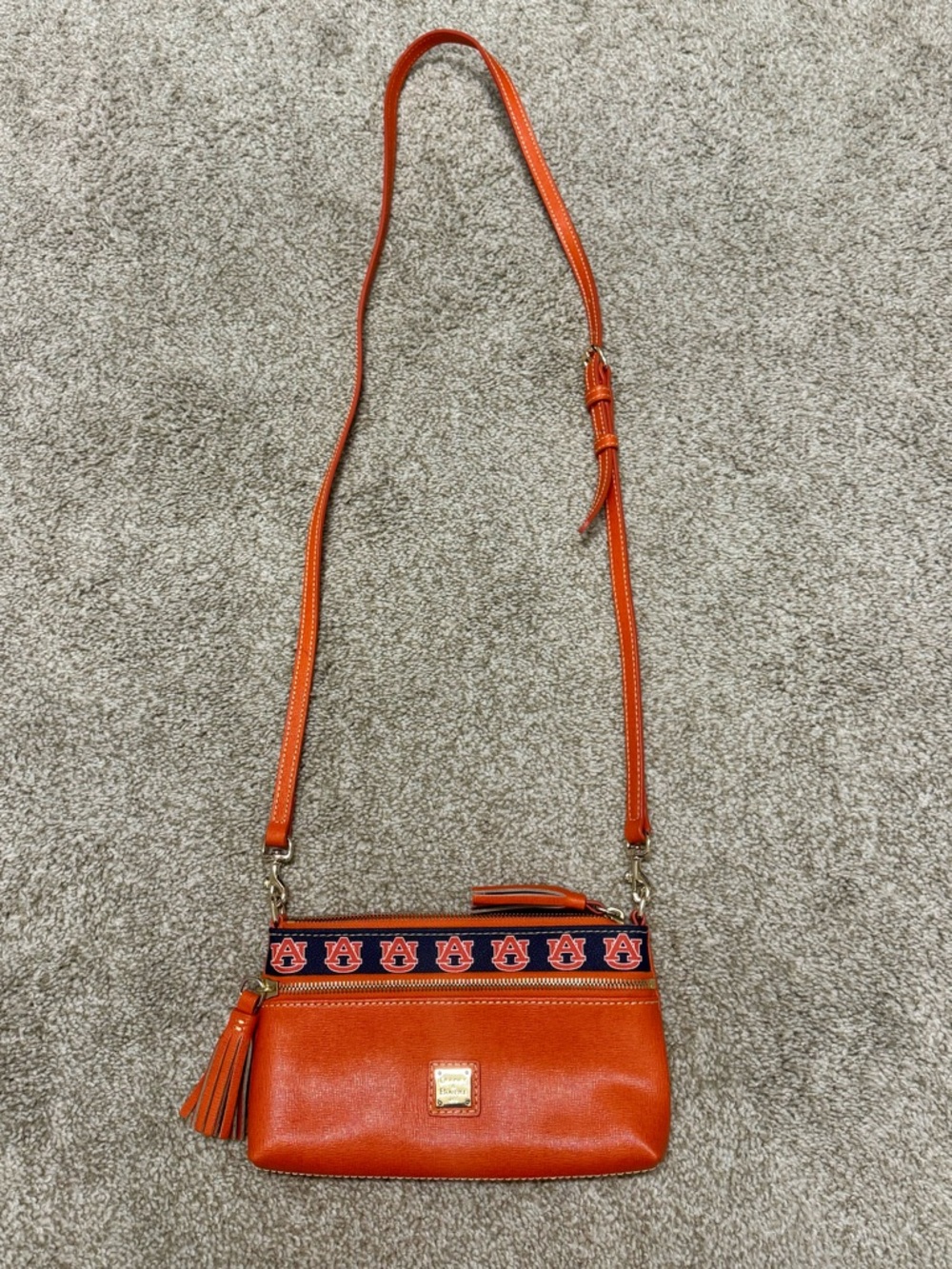 Dooney & Bourke Orange Crossbody with Navy Auburn University Trim

USED ONCE!!